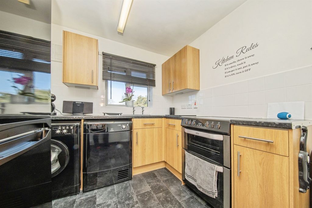 2 bed maisonette for saleCooks Hill, Boxted, Colchester CO4 photo 5