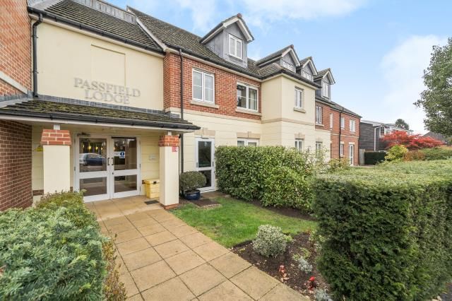 1 bed flat for saleLightwater, Surrey GU18