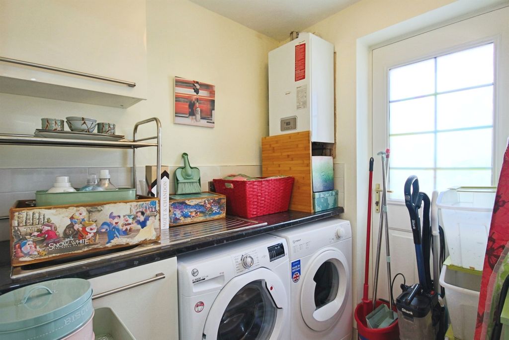 Additional image 7 of 5 bed detached house for saleMedley Grove, Whitnash, Leamington Spa CV31