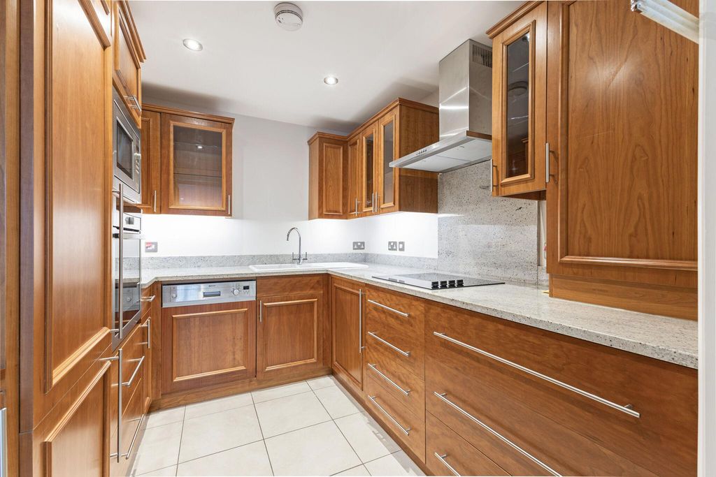 Additional image 3 of 2 bed flat for saleEvesham Road, Stow On The Wold, Cheltenham, Gloucestershire GL54