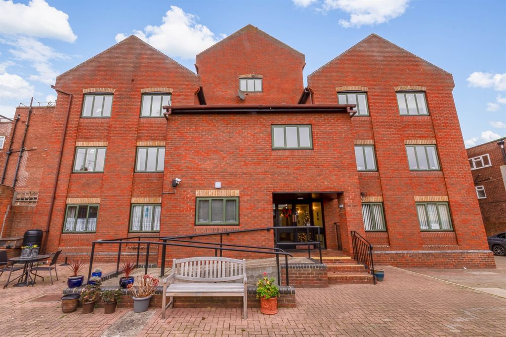 Additional image 4 of 1 bed flat for saleHigh Street, Maldon CM9