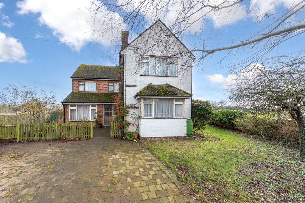 4 bed detached house for saleWillen Road, Newport Pagnell, Buckinghamshire MK16