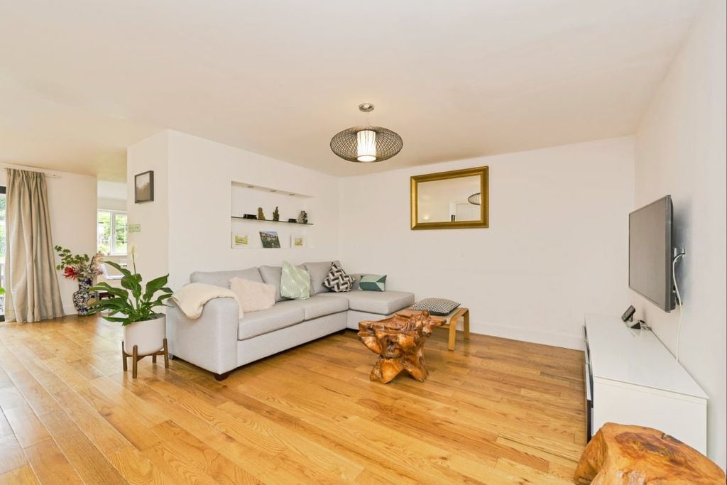 Additional image 3 of 5 bed detached house for saleMaria Theresa Close, New Malden KT3