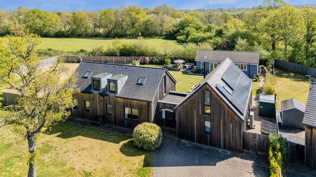 5 bed detached house for saleMaplewood Drive, Lingfield RH7