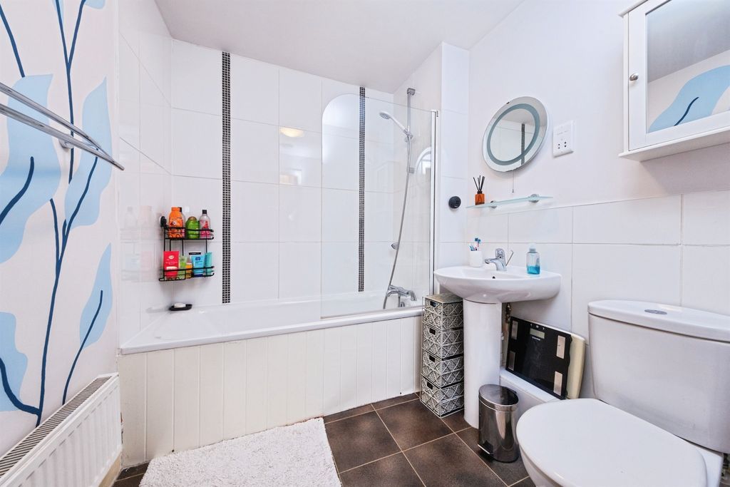 Additional image 9 of 1 bed flat for saleAddenbrookes Road, Newport Pagnell MK16
