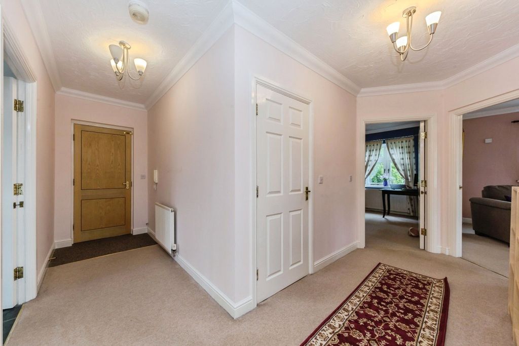 Additional image 5 of 2 bed flat for saleEastgate, Macclesfield, Cheshire SK10