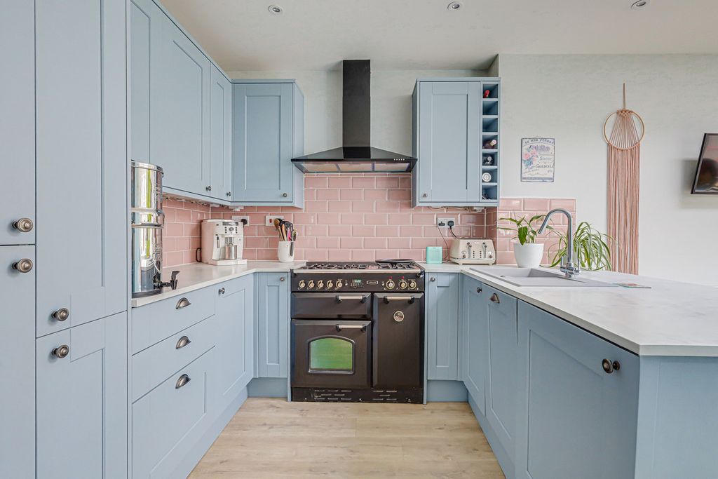Additional image 12 of 2 bed flat for saleGrand Parade, Leigh-On-Sea SS9