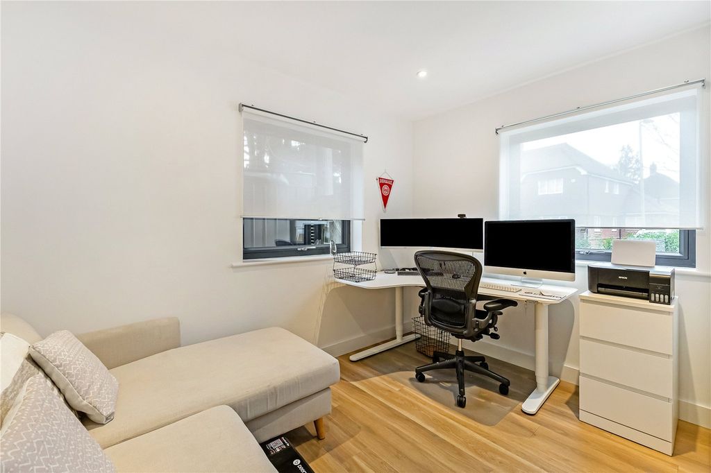 Additional image 13 of 5 bed detached house for saleHeather Gardens, Newbury, Berkshire RG14