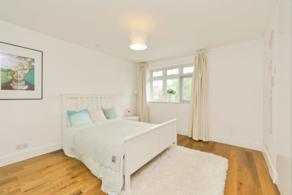 Additional image 9 of 5 bed detached house for saleMaria Theresa Close, New Malden KT3