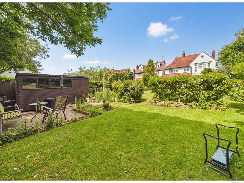 6 bed detached house for saleMeadowcourt Road, Leicester LE2 photo 2