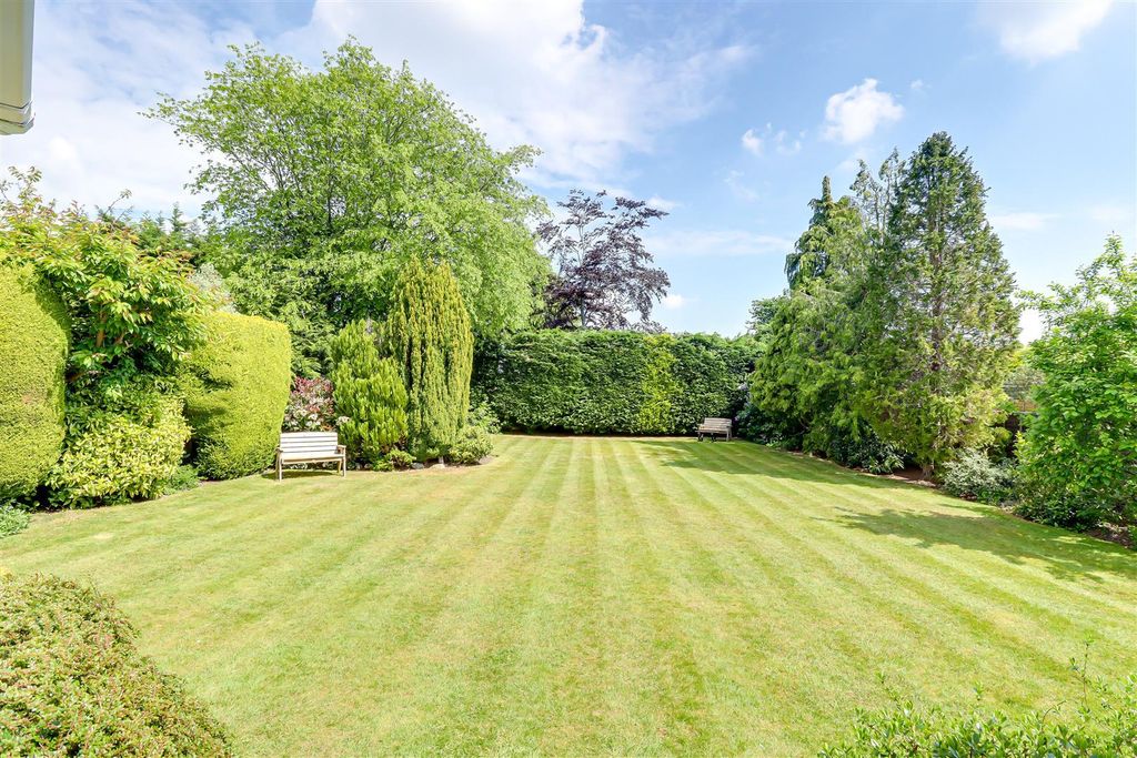 Additional image 20 of 5 bed detached house for saleWoodside, Leigh-On-Sea SS9