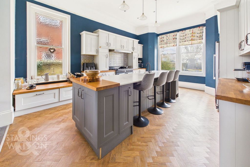 Additional image 2 of 6 bed detached house for saleKirkley Cliff Road, Lowestoft NR33