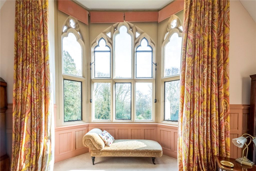 3 bed flat for saleWolfs Row, Oxted, Surrey RH8 photo 3