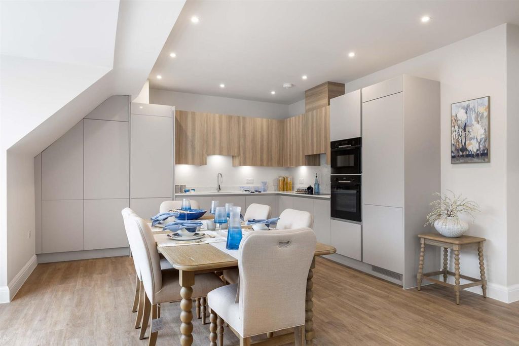 Additional image 5 of 2 bed flat for saleMclaren Court, Fetcham KT22