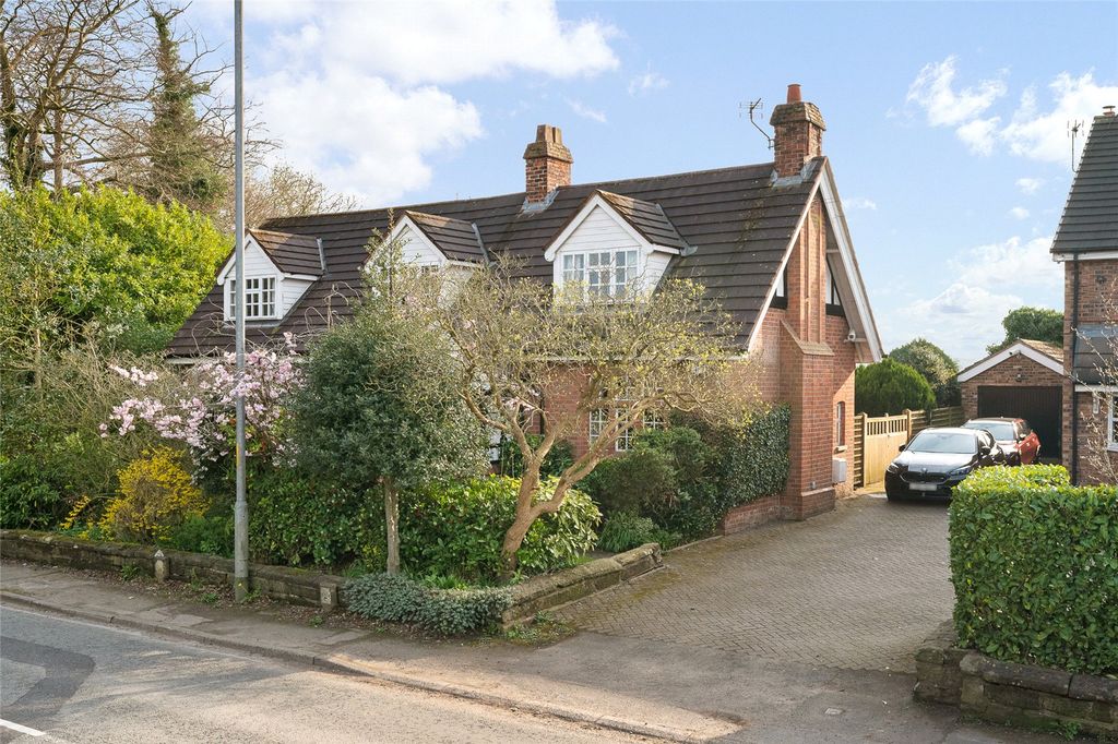 3 bed detached house for saleHigher Lane, Lymm, Cheshire WA13