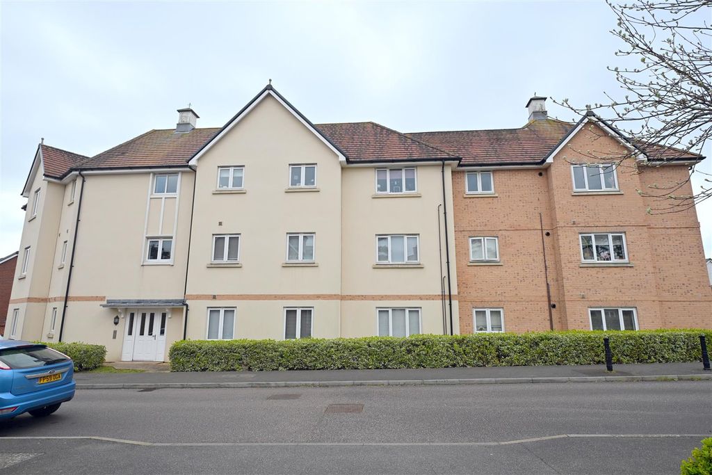 2 bed flat for saleKensington Way, Polegate BN26 photo 3