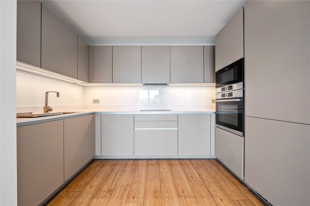 2 bed flat for saleSapphire House, 21 Homefield Rise, Orpington BR6 photo 3