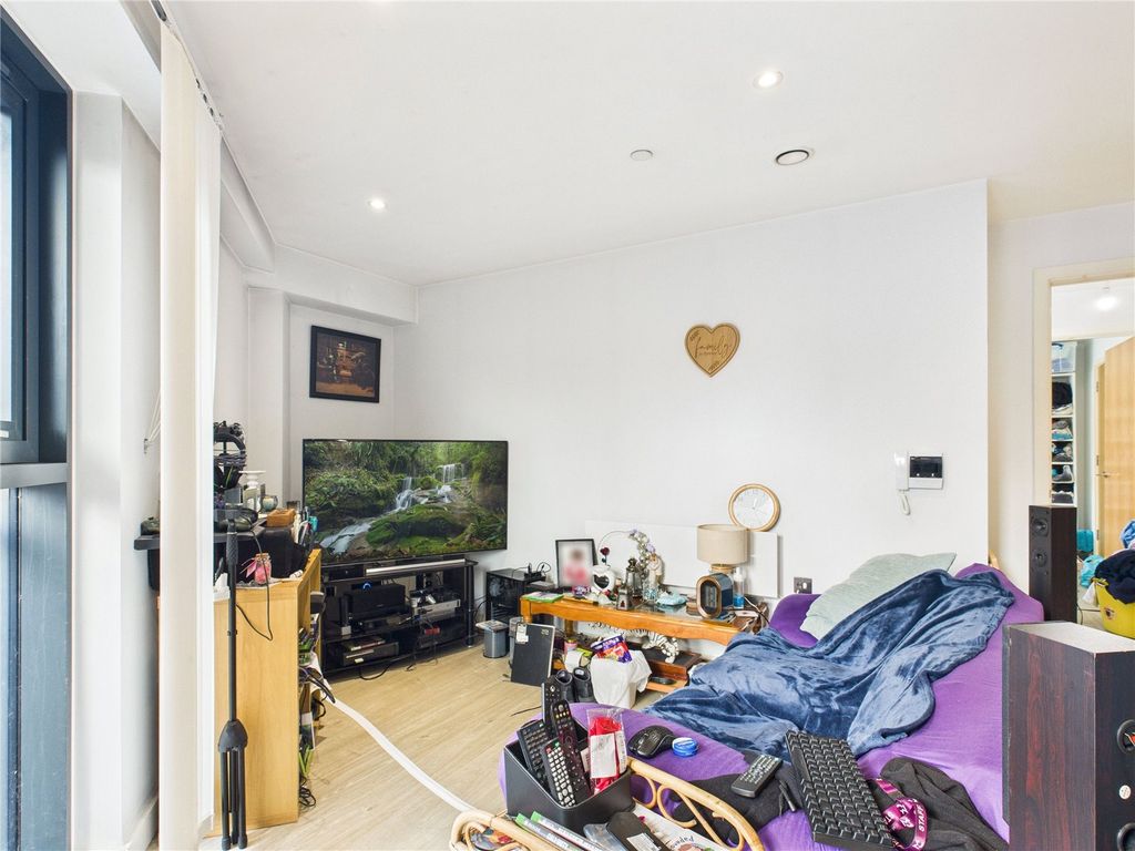 Additional image 7 of 2 bed flat for salePark Green, Macclesfield, Cheshire SK11