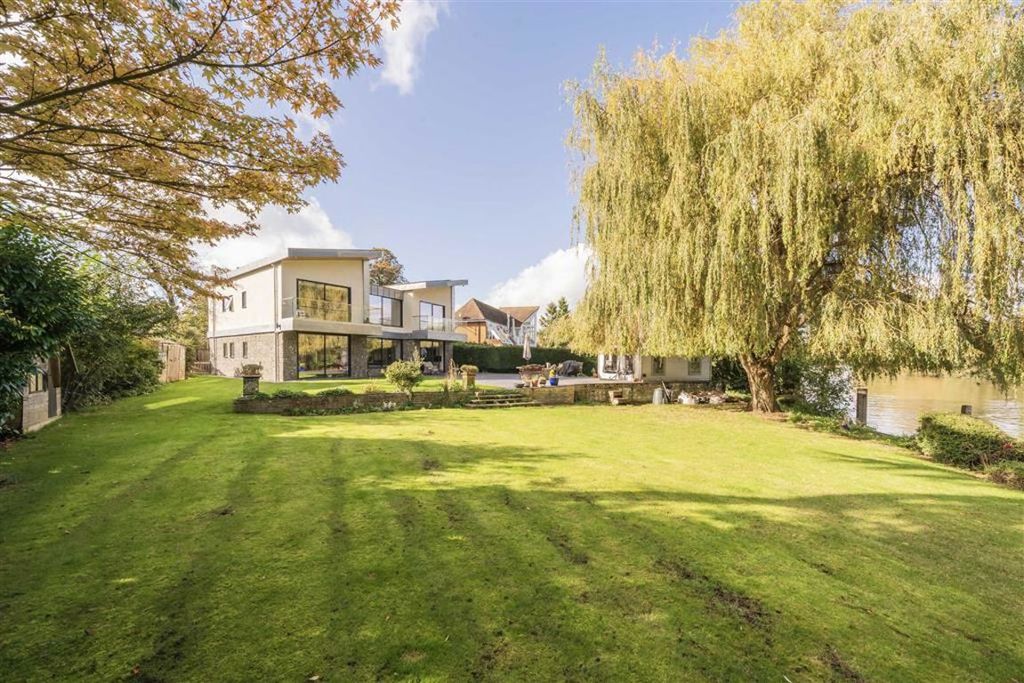 5 bed detached house for saleVicarage Walk, Bray SL6