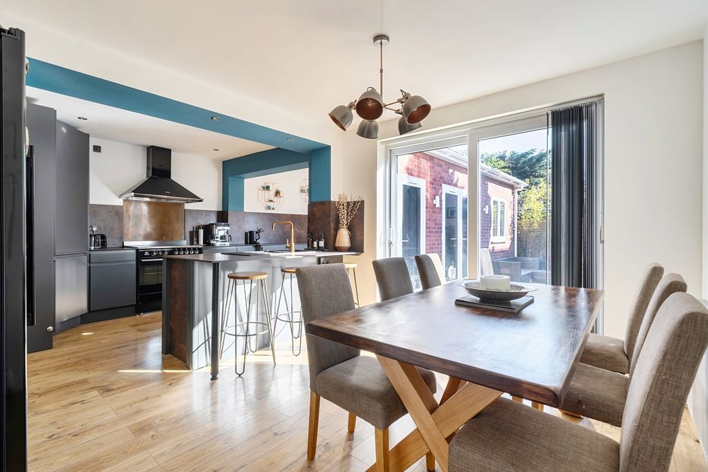 Additional image 2 of 4 bed semi-detached house for saleEssex Street, Newbury RG14