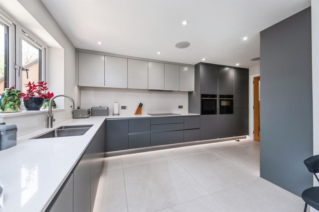 Additional image 5 of 4 bed detached house for saleTabard Gardens, Newport Pagnell MK16