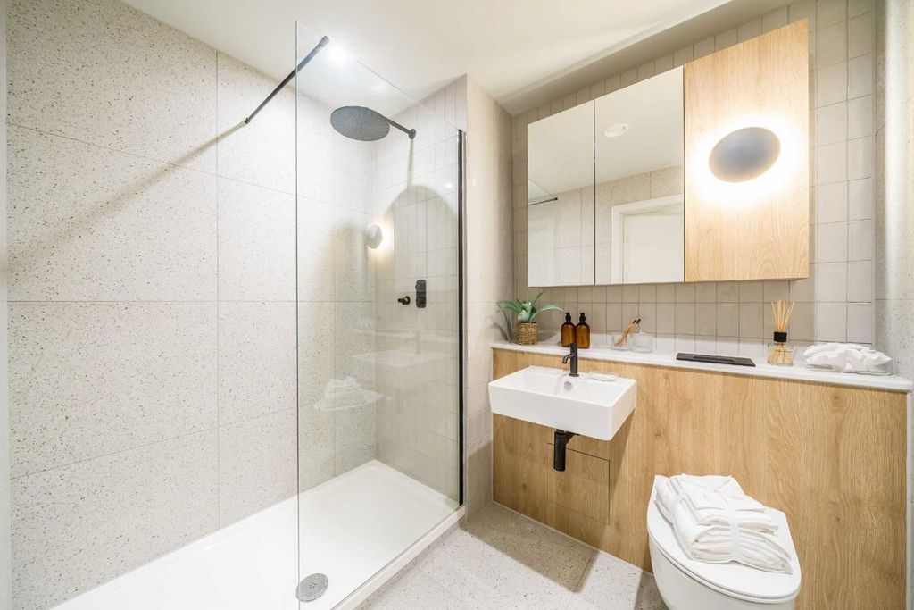 Additional image 5 of 2 bed flat for saleCoombe Road, New Malden KT3