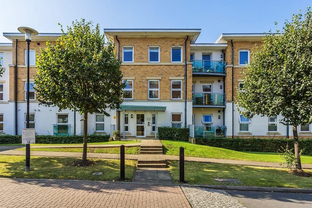 2 bed flat for saleHighbury Drive, Leatherhead KT22