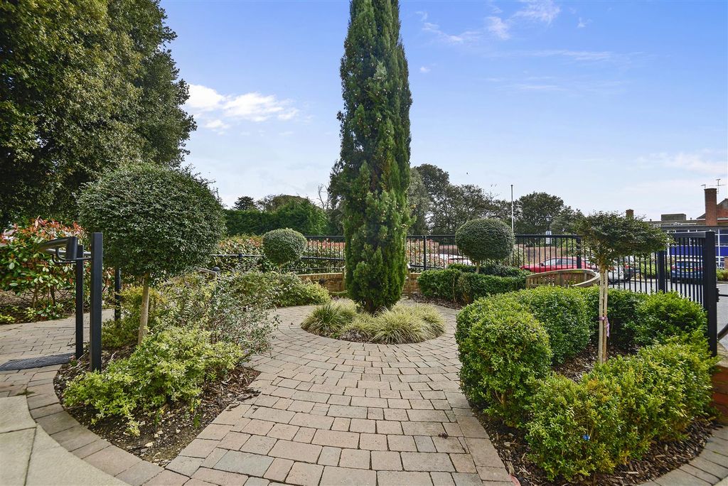 Additional image 11 of 1 bed flat for saleLawrence Place, White Horse Lane, Maldon CM9