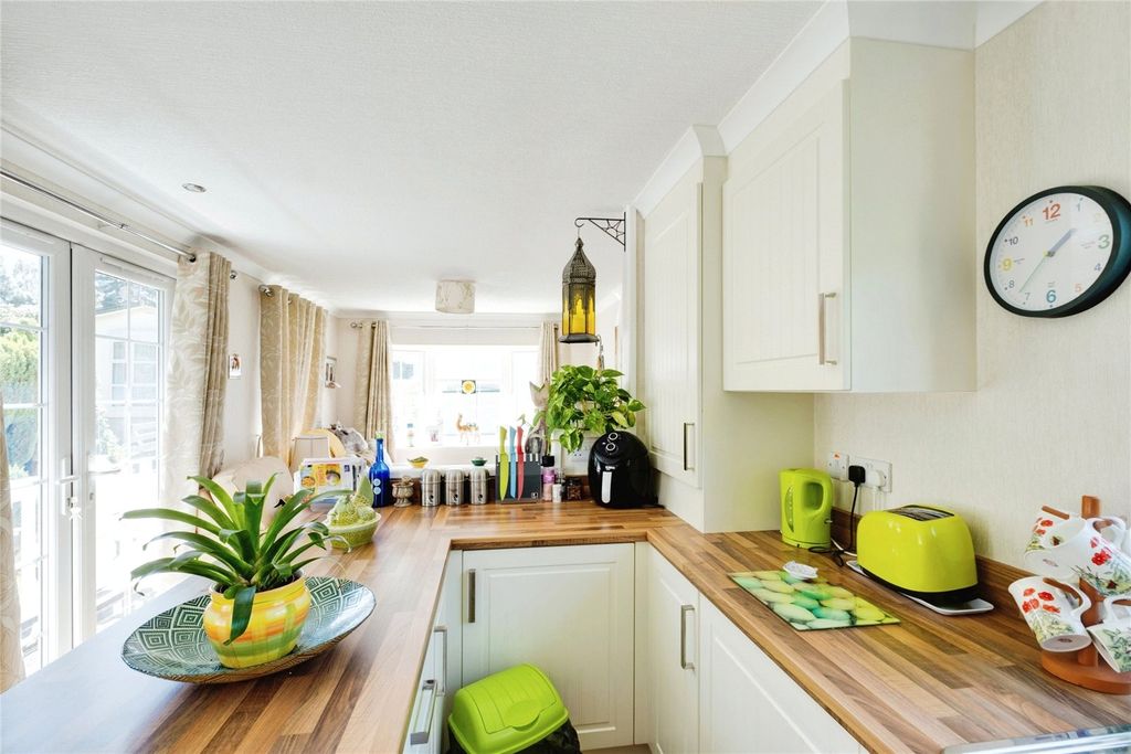 Additional image 7 of 1 bed mobile/park home for saleThatched Cottage Park, Southampton Road, Lyndhurst, Hampshire SO43