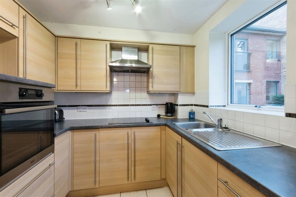 Additional image 6 of 2 bed flat for sale8 Westonia Court, 582-592 Wellingborough Road, Northampton NN3