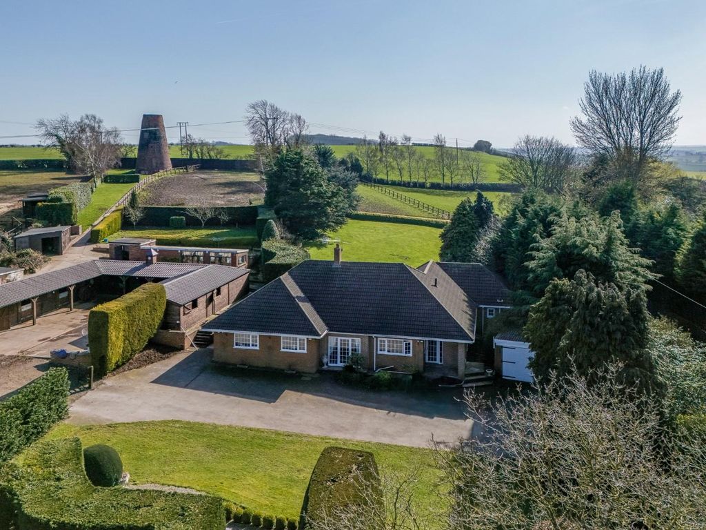 4 bed equestrian for saleHallmark Fine Homes | Moor Lane, Carleton, Pontefract WF8