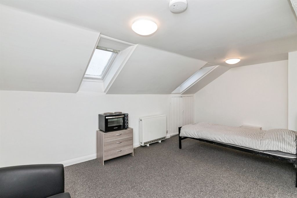 Studio for saleMilton Road East, Lowestoft NR32 photo 5
