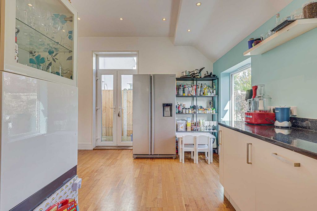 Additional image 6 of 3 bed detached house for saleFernleigh Drive, Leigh-On-Sea SS9