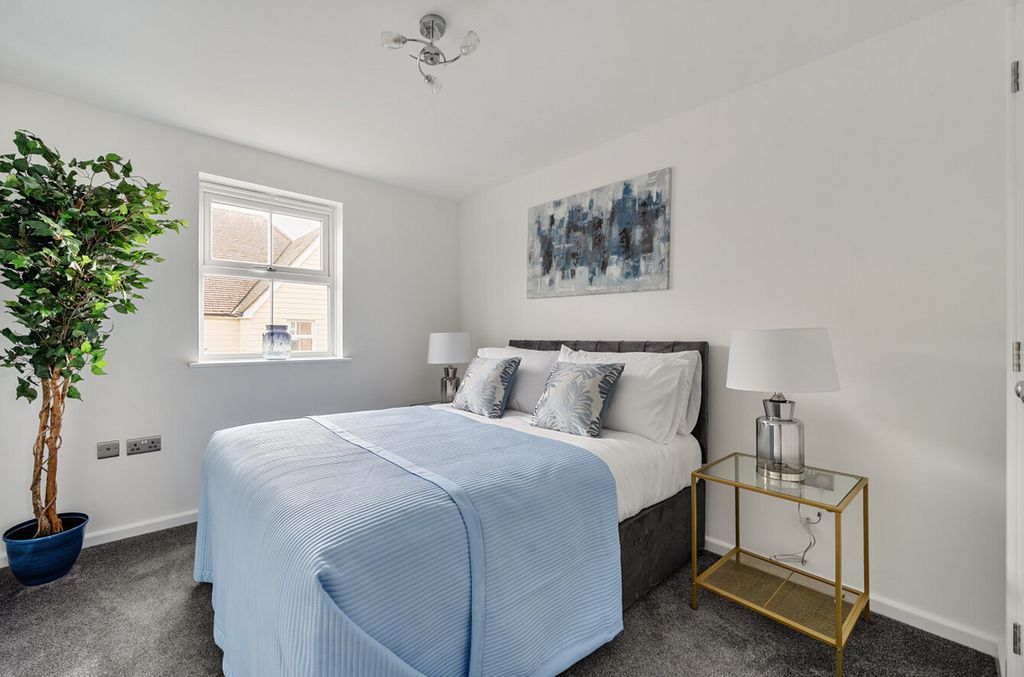 Additional image 3 of 2 bed flat for saleRiverside, Codmore Hill, Pulborough RH20