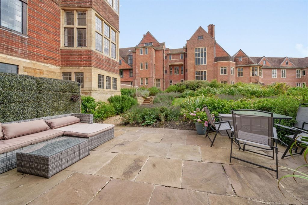 Additional image 12 of 2 bed flat for saleKings Drive, Midhurst GU29