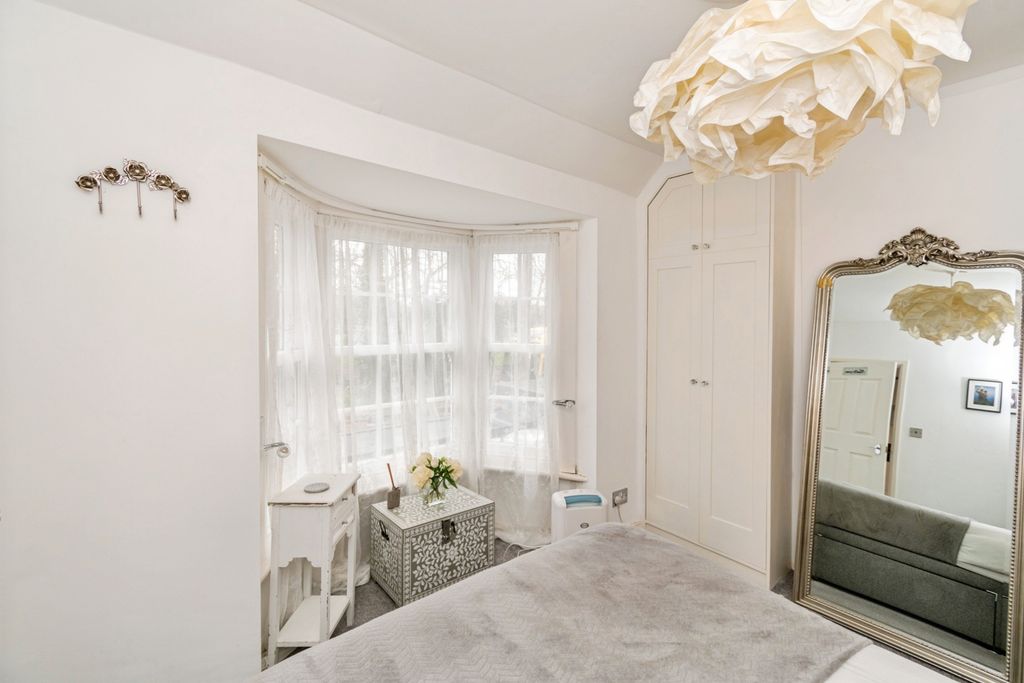 Additional image 16 of 1 bed flat for saleGosport Lane, Lyndhurst, Hampshire SO43