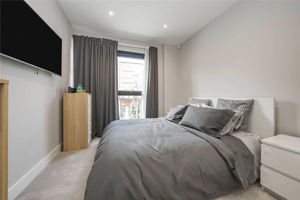 Additional image 8 of 2 bed flat for saleCoombe Road, New Malden KT3