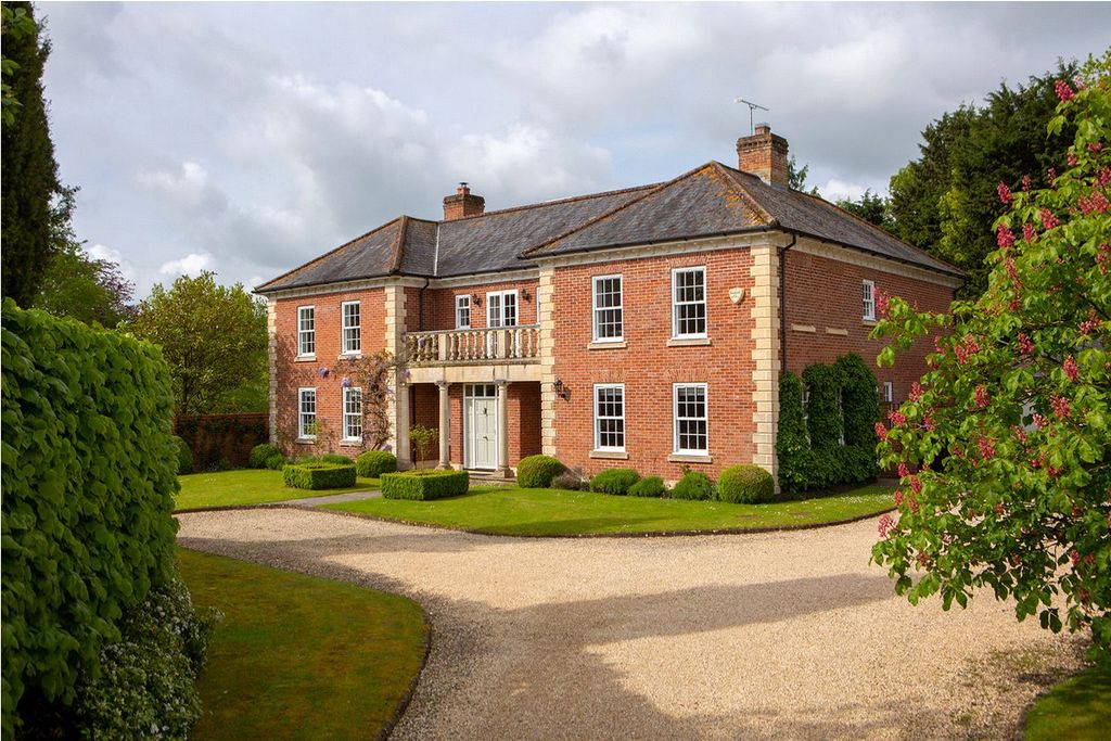 6 bed detached house for saleMilton Lilbourne, Pewsey, Wiltshire SN9