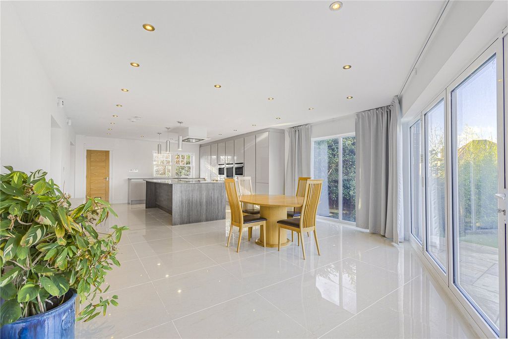 Additional image 8 of 5 bed detached house for saleWestwood Close, Potters Bar, Hertfordshire EN6