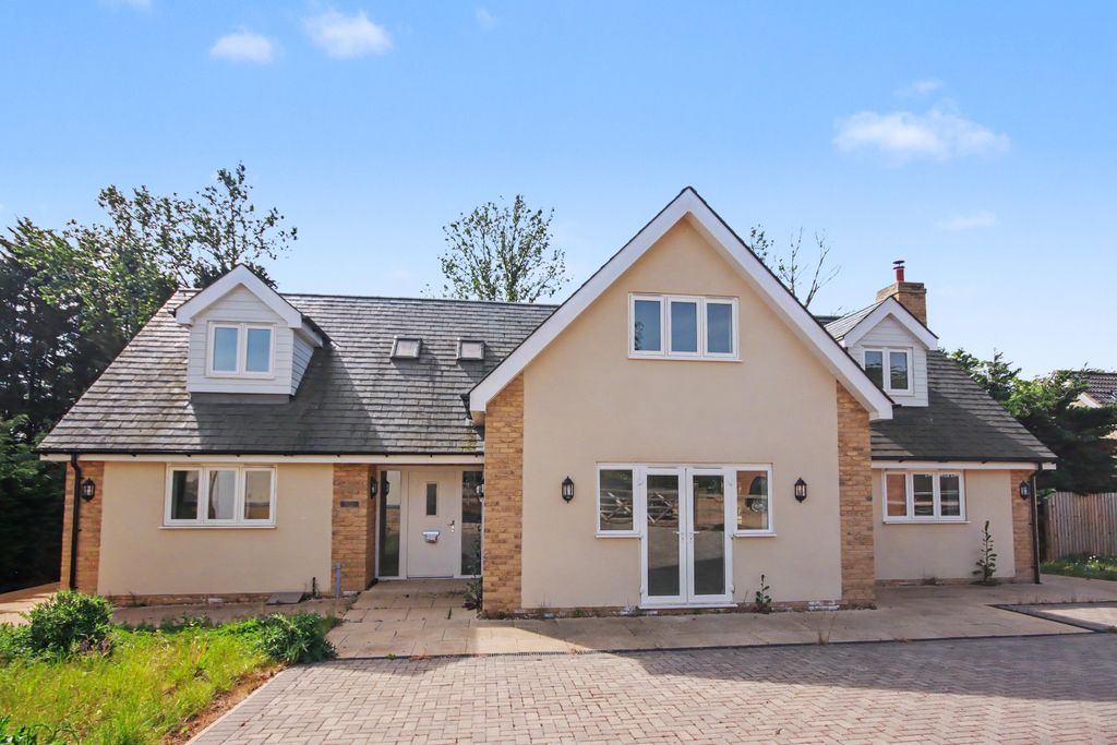 Additional image 15 of 4 bed property for saleOrchard House, 6 The Highlands, Exning, Newmarket, Suffolk CB8