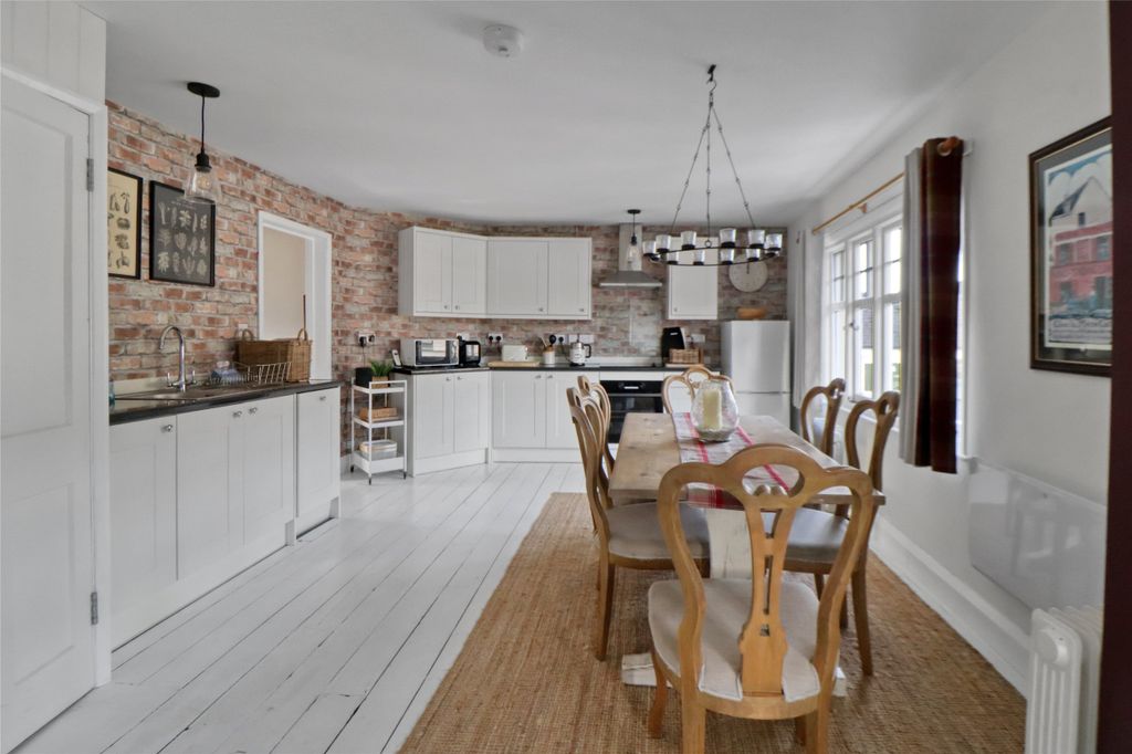 3 bed flat for saleHigh Street, Porlock, Minehead, Somerset TA24