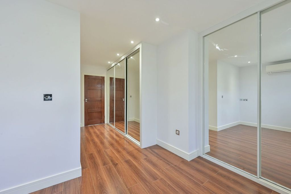 Additional image 18 of 5 bed semi-detached house for saleThurleston Avenue, Morden SM4
