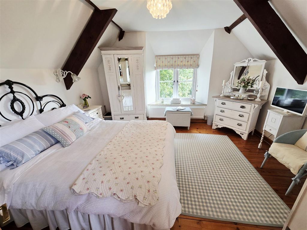 4 bed detached house for saleSt. Stephens, Launceston PL15 photo 4