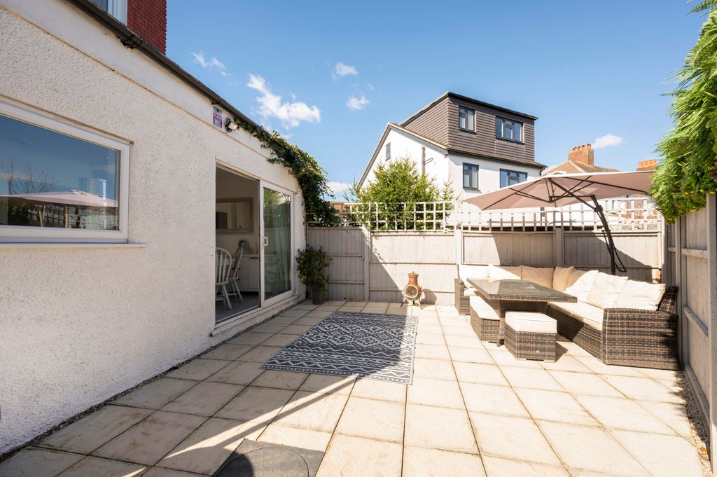 Additional image 18 of 4 bed semi-detached house for saleMonkleigh Road, Morden SM4