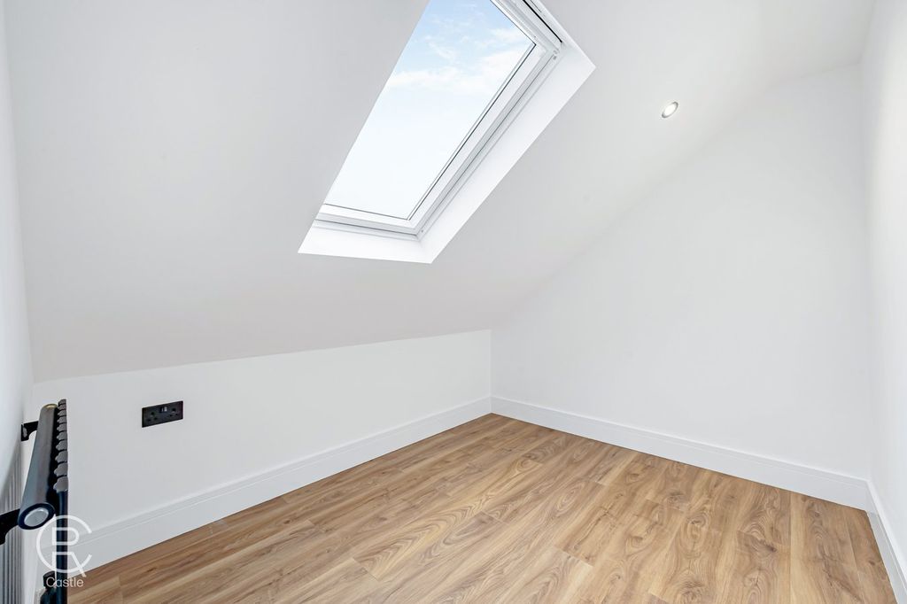 Additional image 10 of 5 bed semi-detached house for saleThe Heights, Northolt UB5