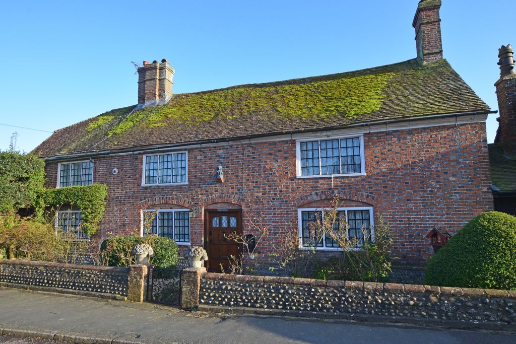 4 bed link detached house for saleHigh Street, Pevensey BN24