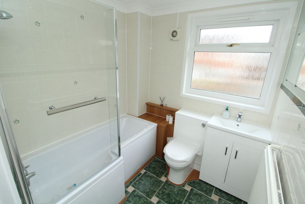 Additional image 9 of 2 bed flat for saleHigh Street, Newport Pagnell MK16