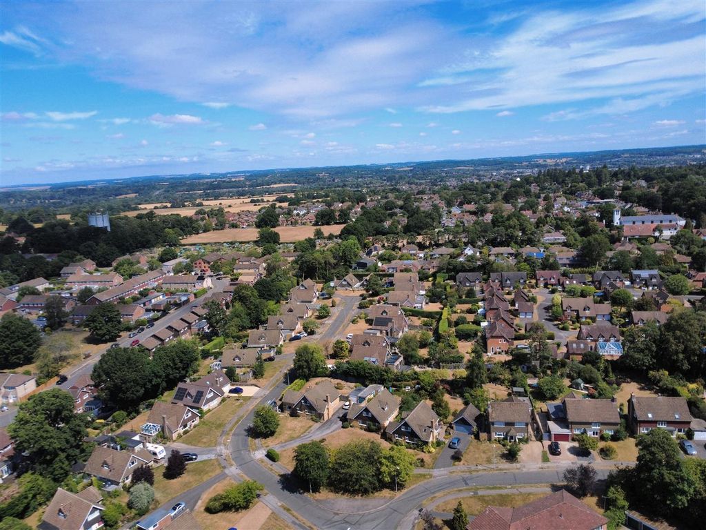 Additional image 25 of 4 bed detached house for saleBledlow Close, Newbury RG14