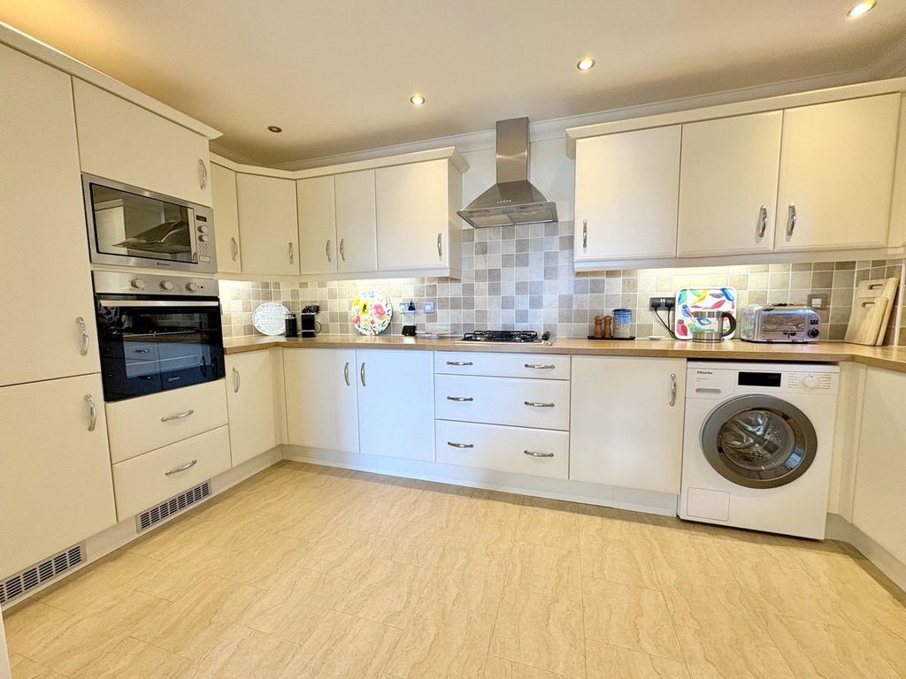 Additional image 10 of 2 bed flat for saleMount Pleasant Road, Poole BH15