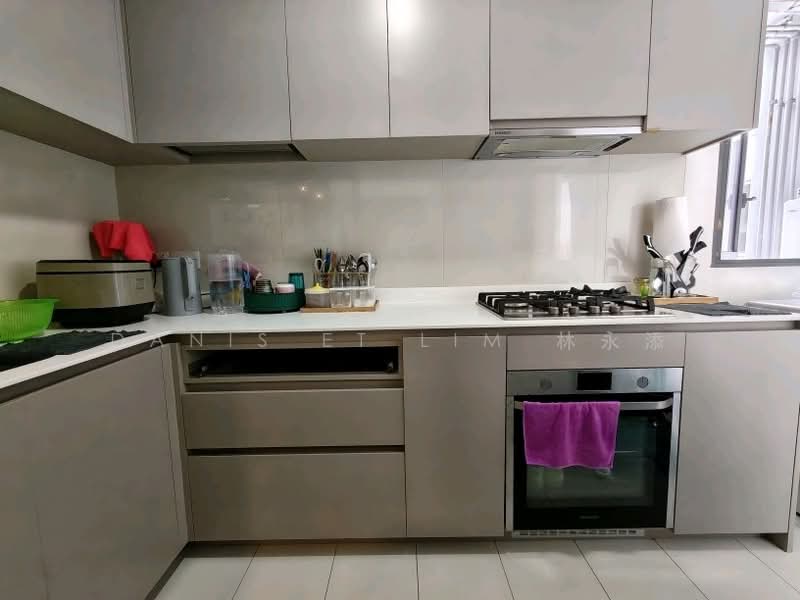 178 Canberra Drive photo 4